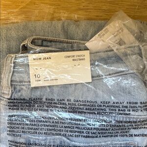 American Eagle size 10, Mom Jean- super high-rise comfort stretch waist- LONG